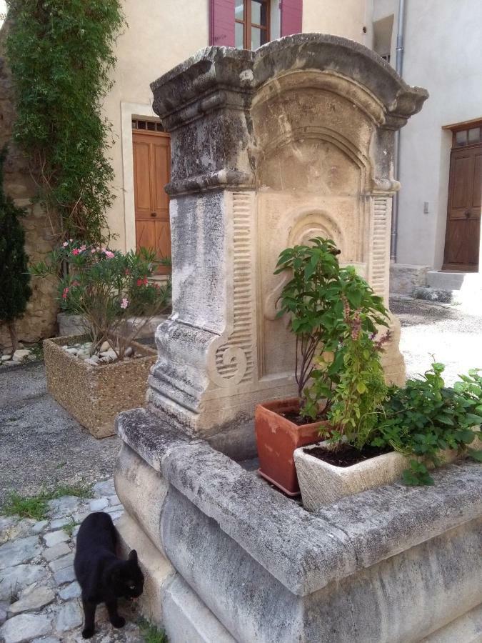 בווי-לה-בארוני La Maison Derriere La Fontaine מראה חיצוני תמונה