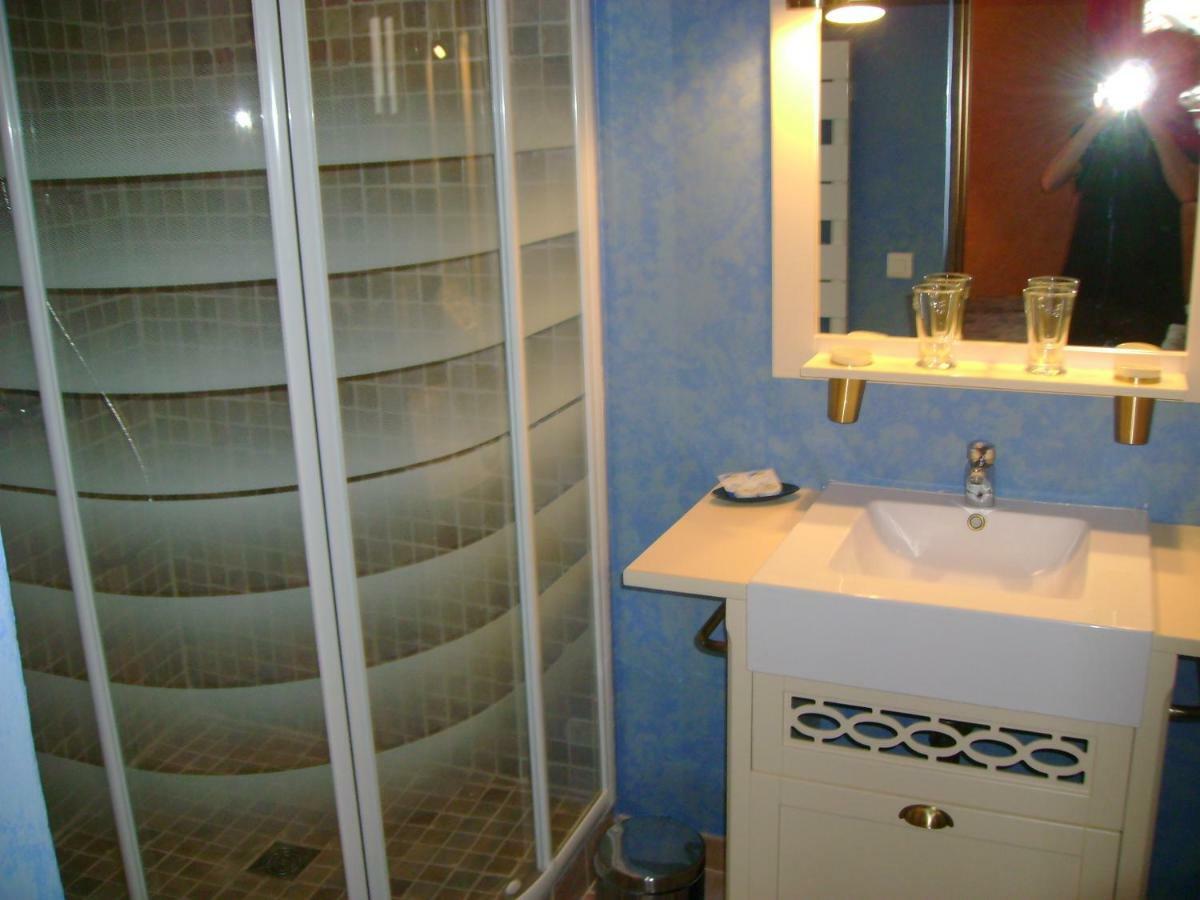 בווי-לה-בארוני La Maison Derriere La Fontaine מראה חיצוני תמונה